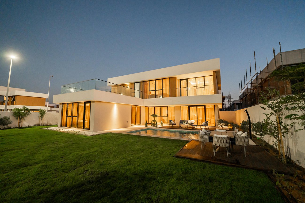 shoumous villa in night