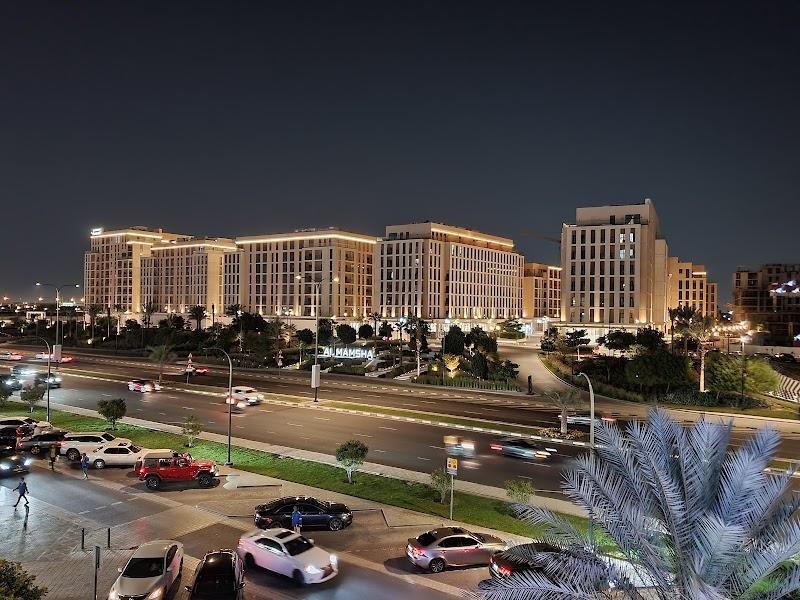 Al-Mamsha-in-night