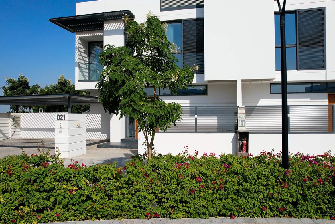 front Villa Ajmal Makan